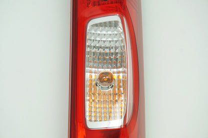 Pièce d'origine Feu arrière droit pour Opel Vivaro Renault Trafic II 8200415251