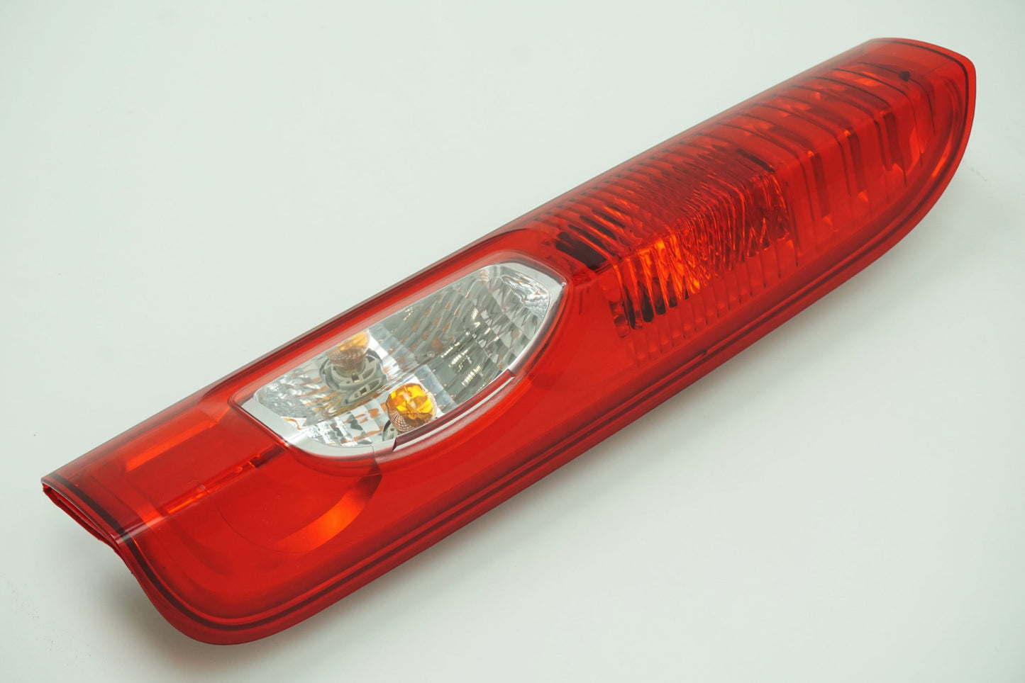 Pièce d'origine Feu arrière droit pour Opel Vivaro Renault Trafic II 8200415251