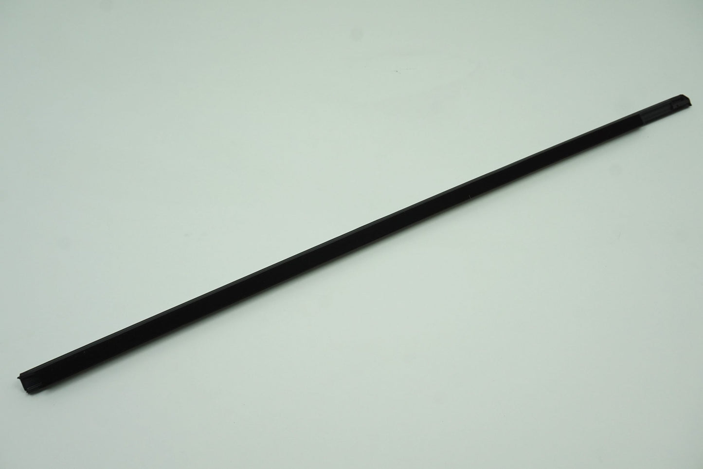 Pièce d'origine Baguette chromée avant gauche pour Renault Megane III 808216031R