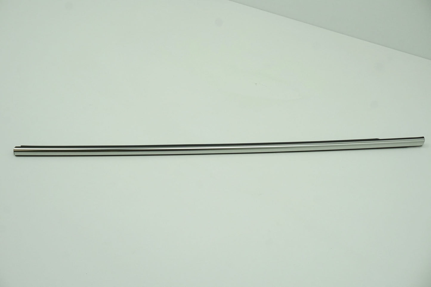 Pièce d'origine Baguette chromée avant gauche pour Renault Megane III 808216031R