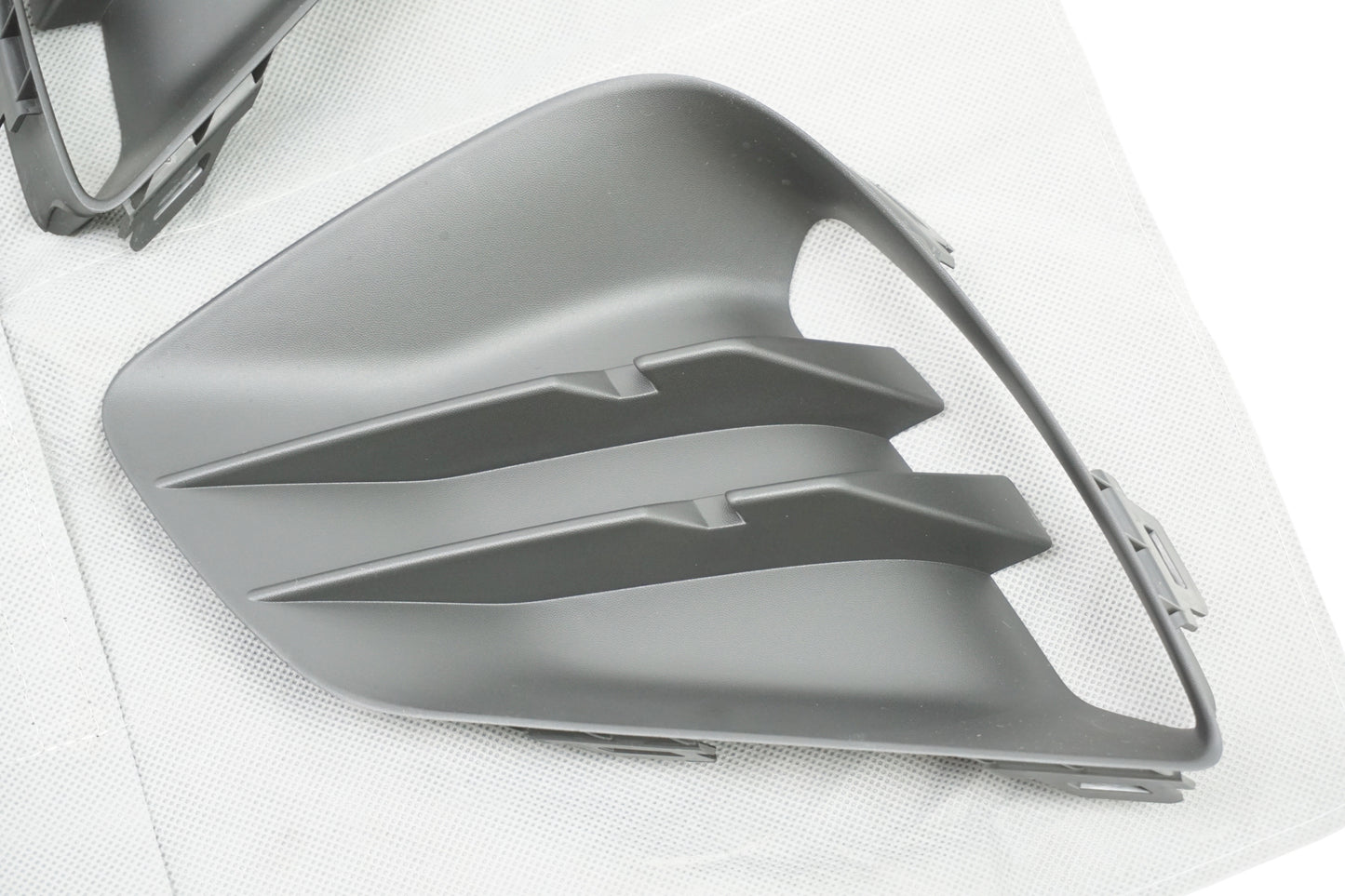 Pièce d'origine Grille de pare-chocs pour Renault Clio V 263312583R