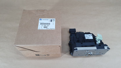 Serrure de porte pour Opel Corsa D — 13258267 — vue 1