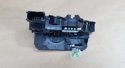 Serrure de porte pour Opel Corsa D — 13258267 — vue 2