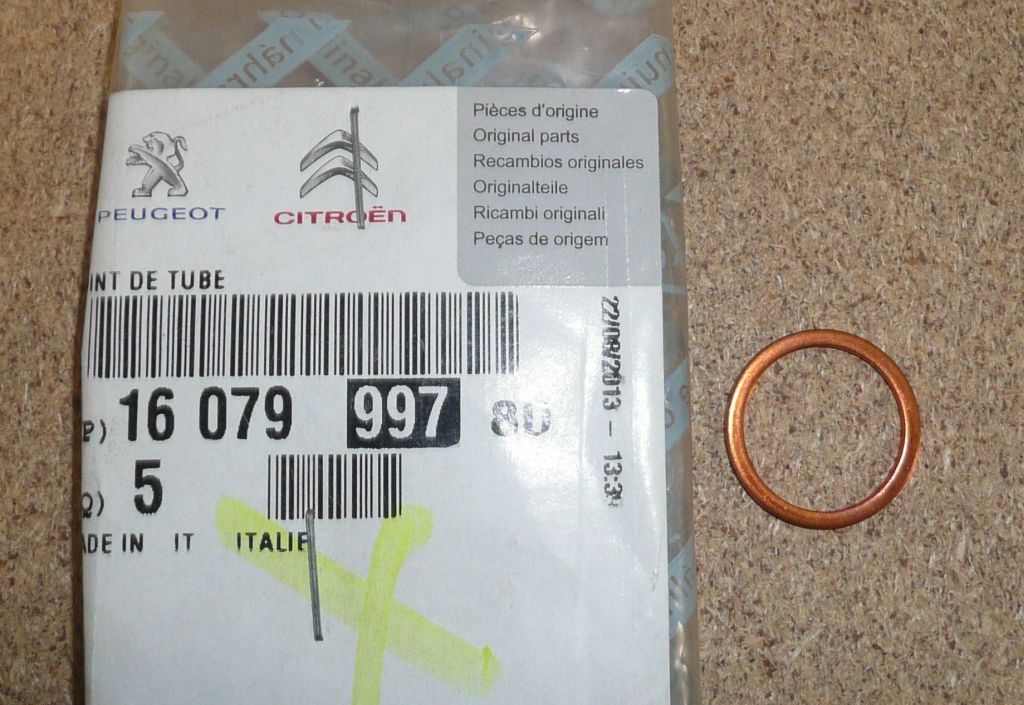 Joint de conduite de lubrification de turbo d’origine PSA — Citroën / Peugeot 3.0HDI 06- — 1607999780 — photographie de la pièce d’origine