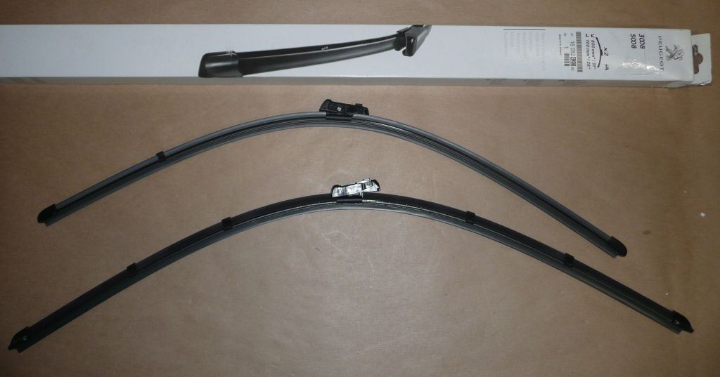 Balai d’essuie-glace d’origine PSA — Peugeot 3008/5008 09-16 kit — 1608242080 — photographie de la pièce