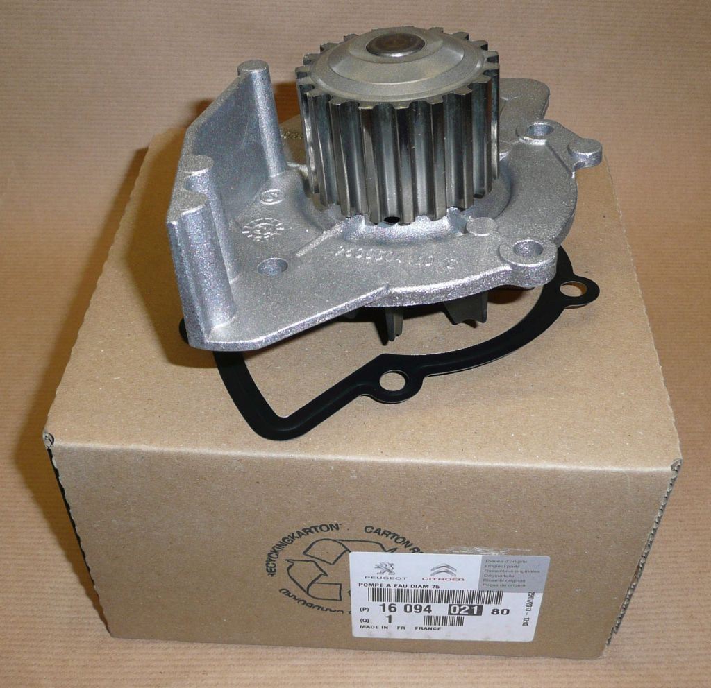 Pompe à eau d’origine PSA — Citroën / Peugeot 2.0HDI/2.2HDI 16V — 1609402180 — photographie de la pièce