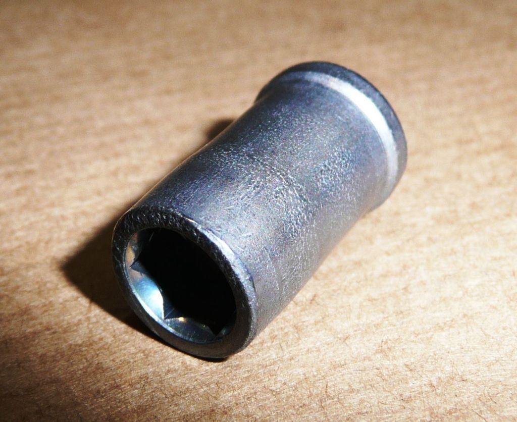 Vis de fixation d’injecteur d’origine PSA — 1.6HDi / 16V — 198263 — photographie de la pièce