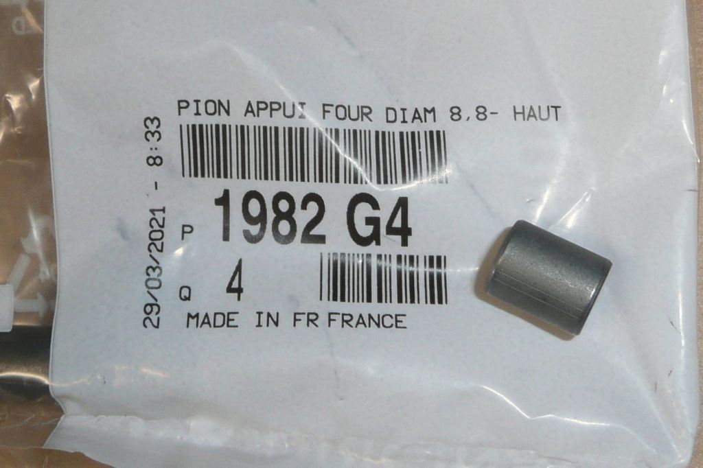 Élément de fixation d’injecteur d’origine PSA — 1.6HDI 8V — 1982G4 — photographie de la pièce