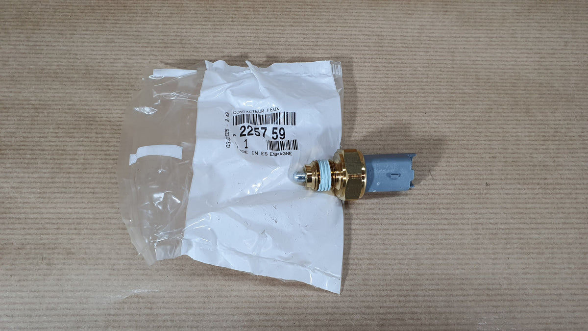 Contacteur de feux de recul pour Citroën Berlingo / C2 / Peugeot 206 — 2257.59 — vue 1