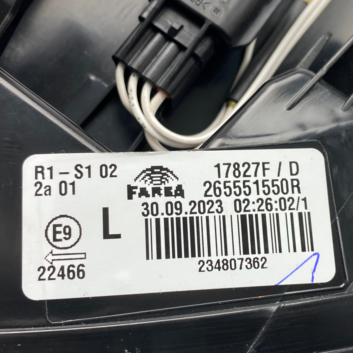 Pièce d'origine Feu arrière gauche pour Renault Clio V 265551550R