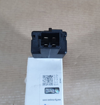 Contacteur de feux stop d’origine pour Fiat 500 — 46840510 — vue 4