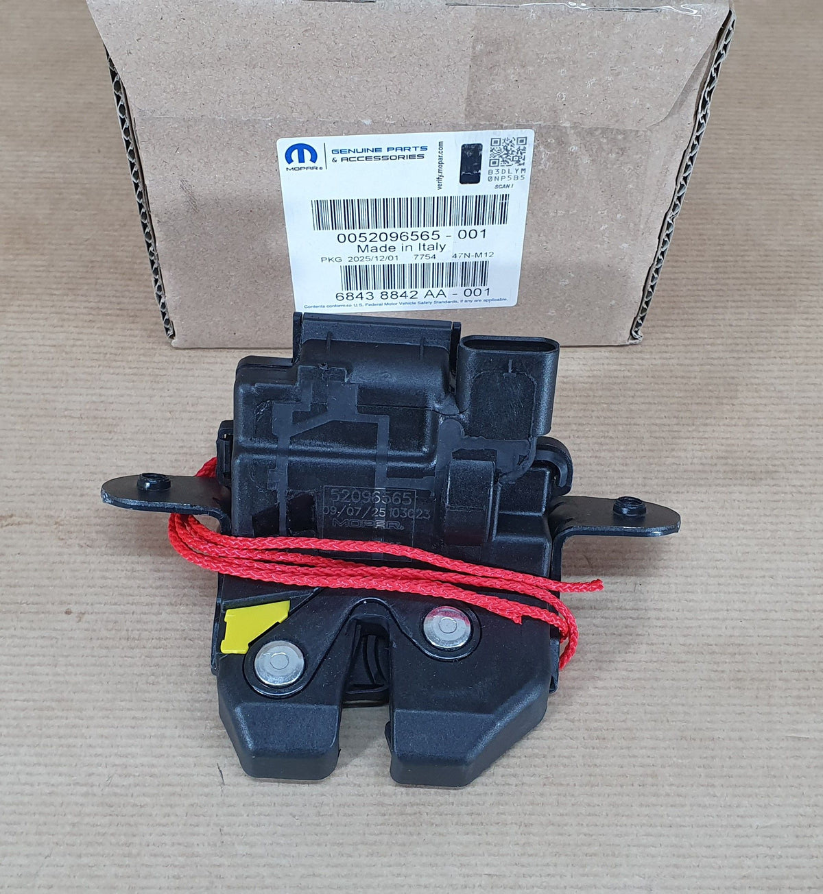 Serrure de coffre pour Fiat 500X — 52096565 — vue 1