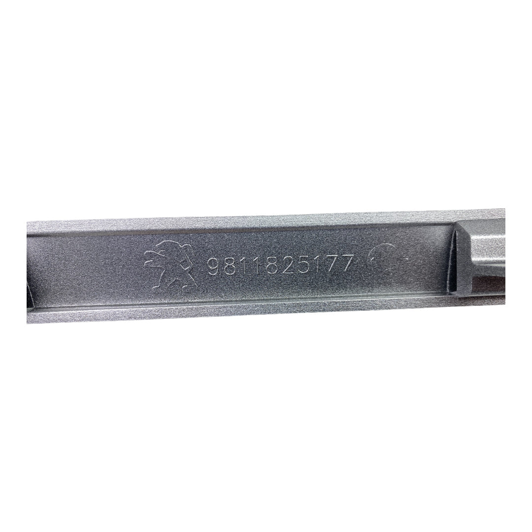 Pièce d'origine Baguette de calandre pour Peugeot Expert 9811825177