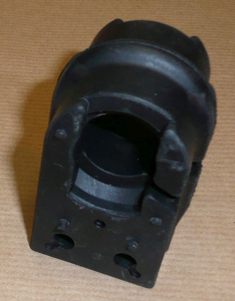 Silentbloc de barre stabilisatrice d’origine Renault — Mégane 08- avant 1.2-2.0 — 546120005R — photographie de la pièce