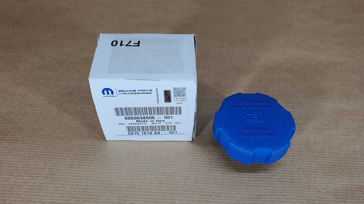 Bouchon de réservoir de liquide pour Alfa Romeo 159 — 60698806 — vue 1