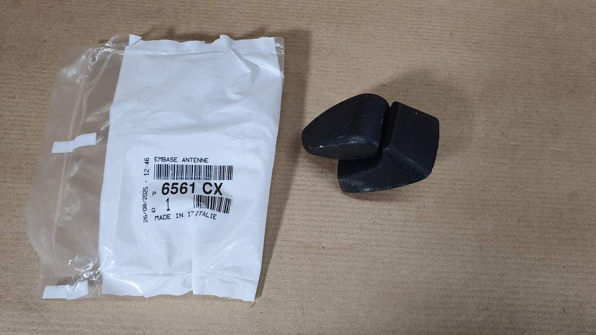 Embase d’antenne pour Peugeot 107 — 6561.CX — vue 1