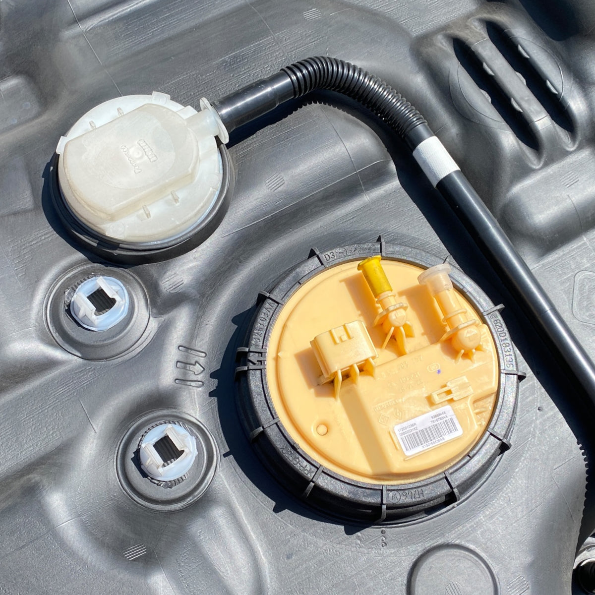 Pièce d'origine Réservoir de carburant avec pompe pour Renault Trafic III IV 172025945R