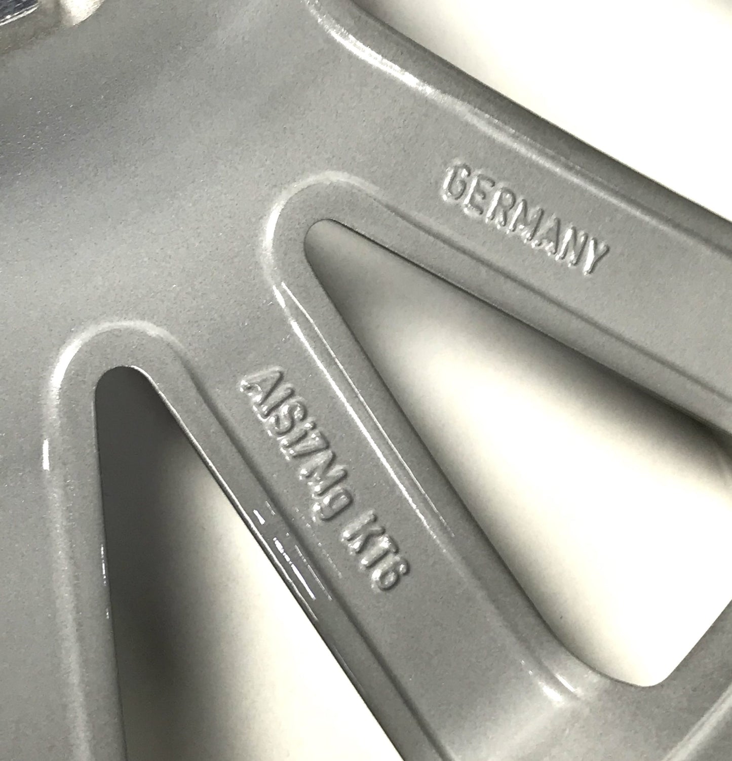 Pièce d'origine jante aluminium pour Renault Clio IV RS 7.5x18 ET55 5x114.3 403001941R