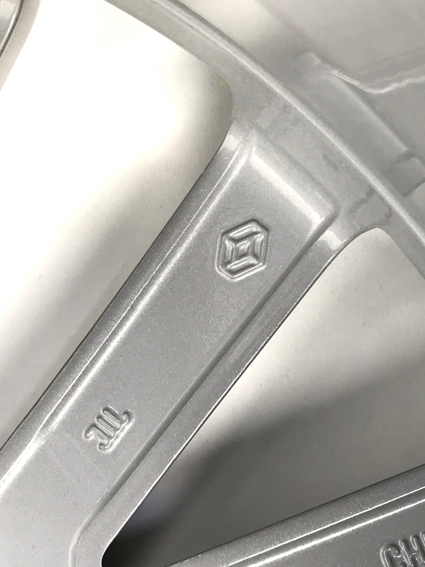Pièce d'origine jante aluminium pour Renault Clio IV RS 7.5x18 ET55 5x114.3 403001941R