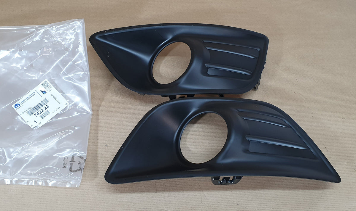 Cache d’antibrouillard d’origine pour Citroën C4 — 7422.23 — vue 2