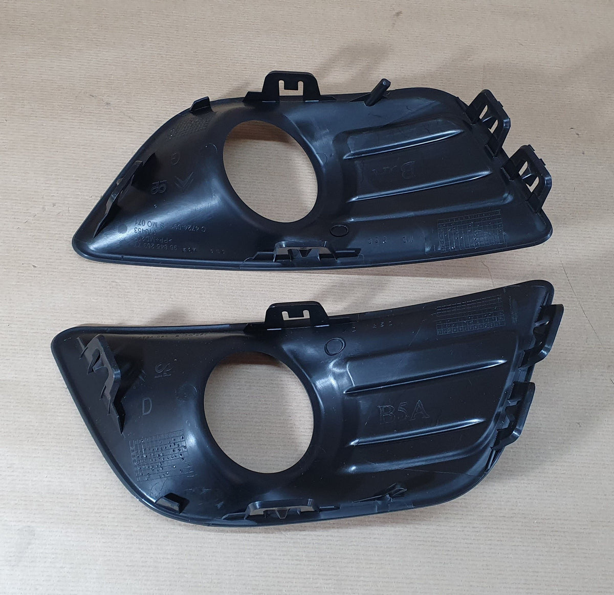 Cache d’antibrouillard d’origine pour Citroën C4 — 7422.23 — vue 3