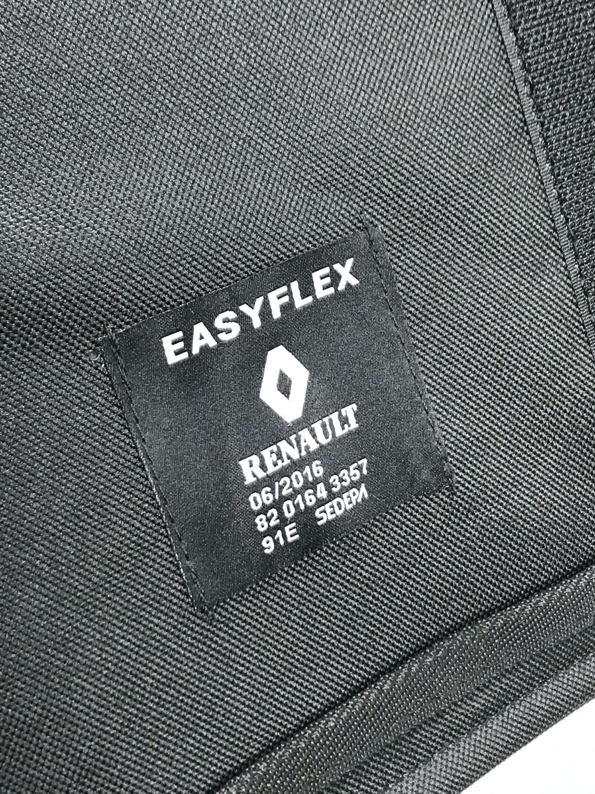 Pièce d'origine tapis de coffre EasyFlex pour Renault Clio IV 5 portes 8201643357