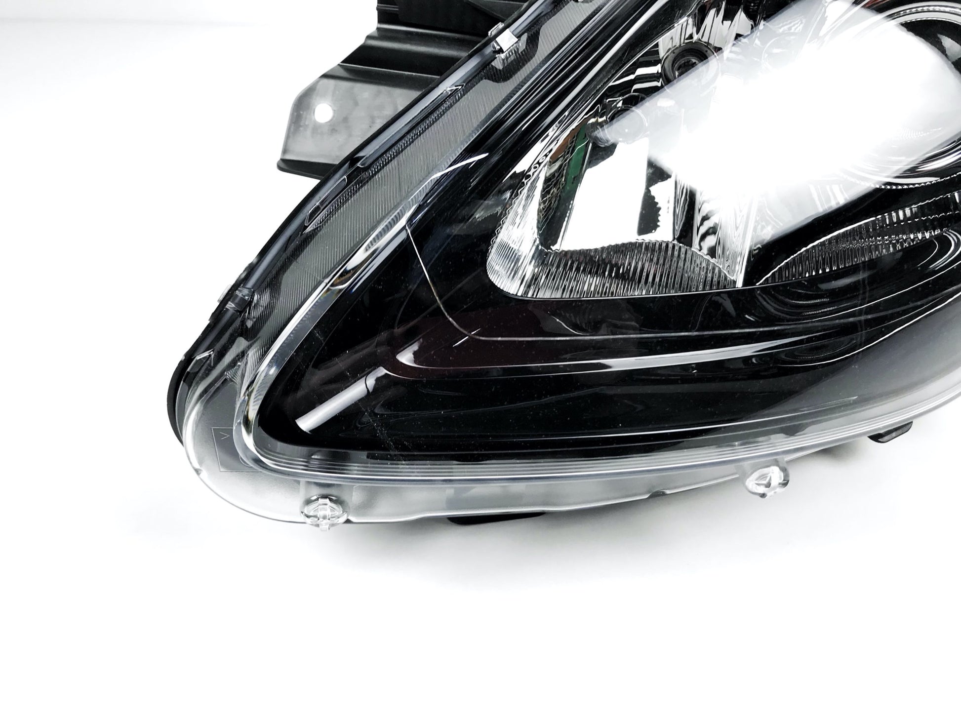 Pièce d'origine Phare gauche noir avec lentille pour Renault Clio III phase 2 260605782R.