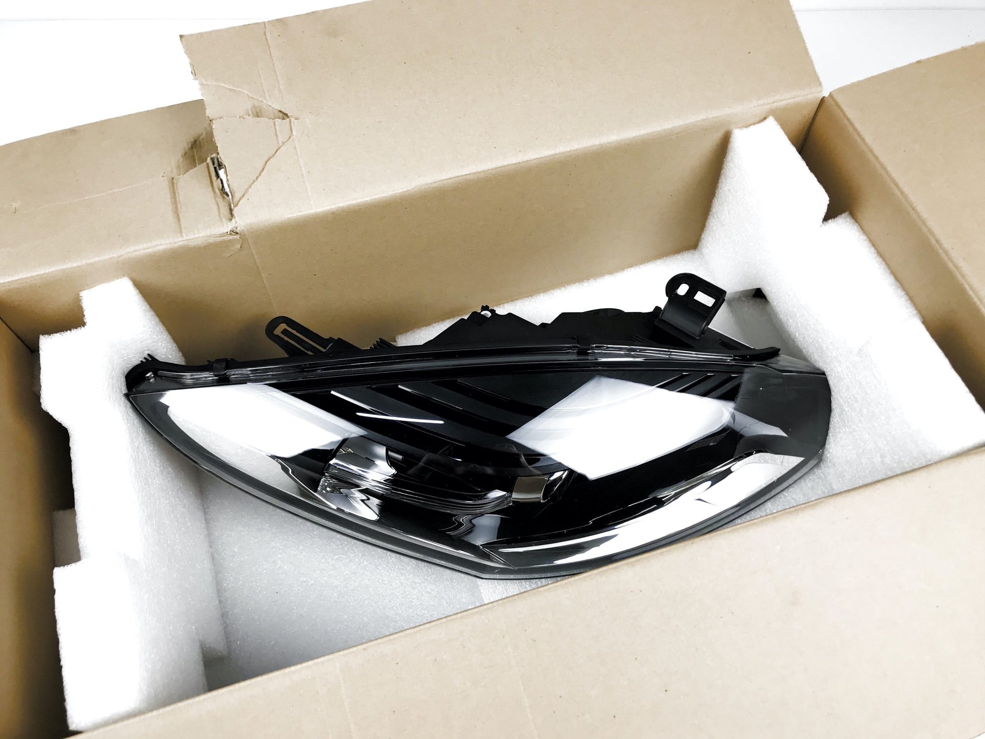 Pièce d'origine Phare droit avec lentille pour Renault Megane III phase 2 260104478R.