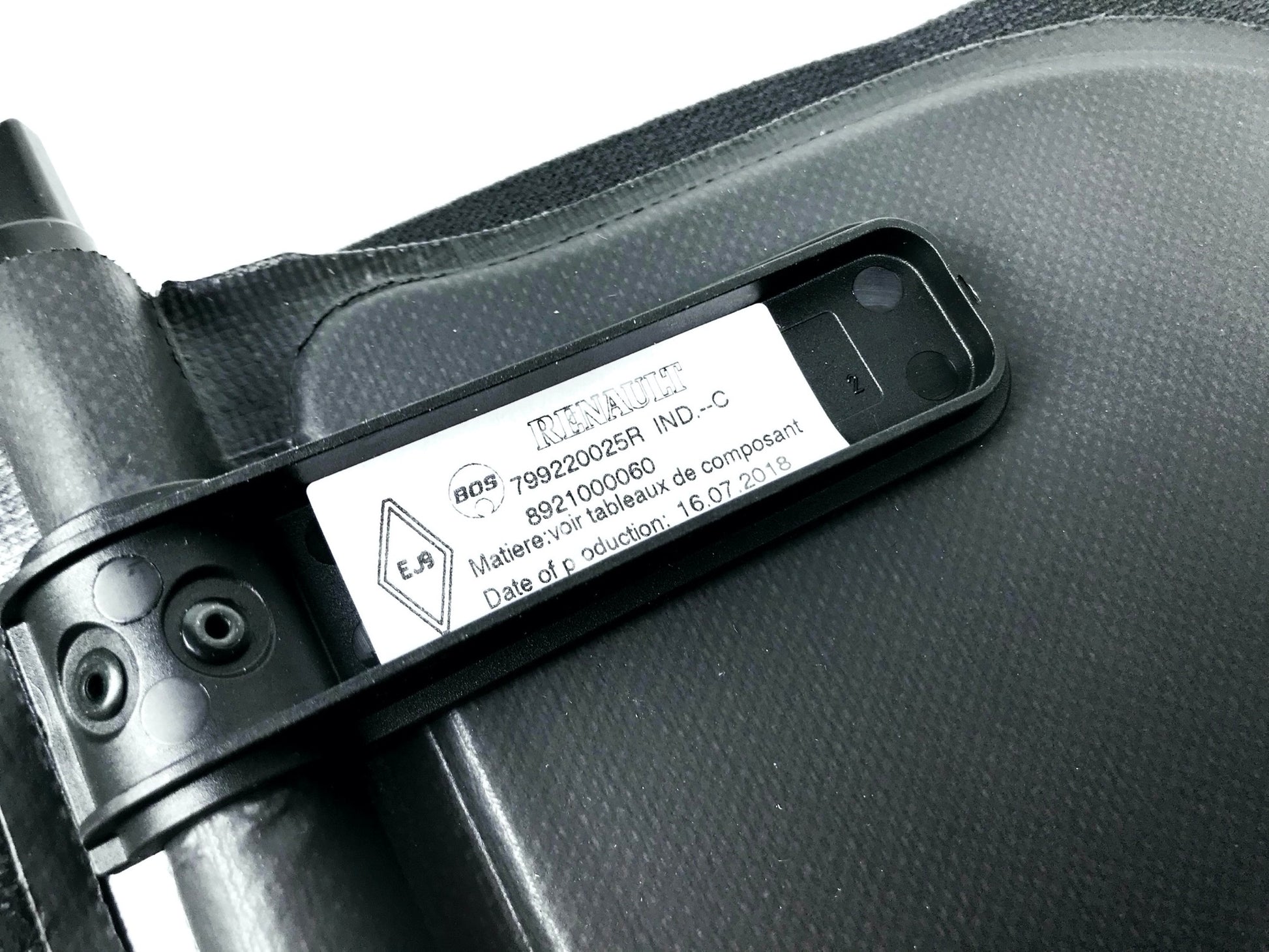 Pièce d'origine Tablette cache-bagages pour Dacia Duster I 799106153R.