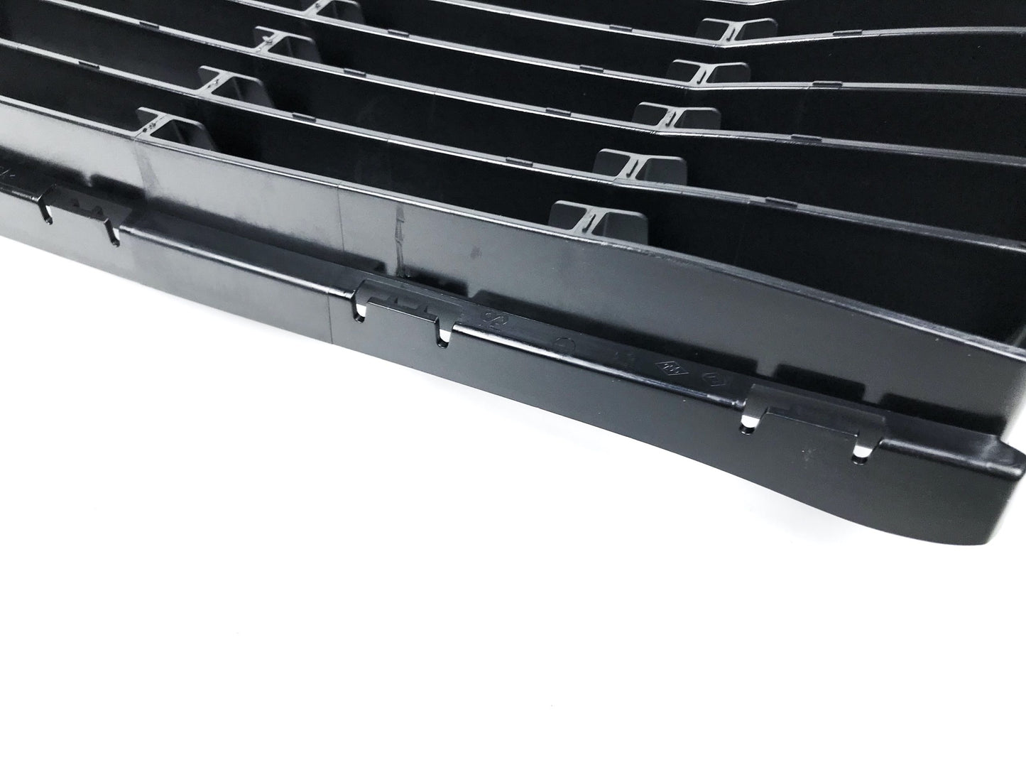 Pièce d'origine Grille de pare-chocs avec calandre pour Renault Scenic III 622543518R.