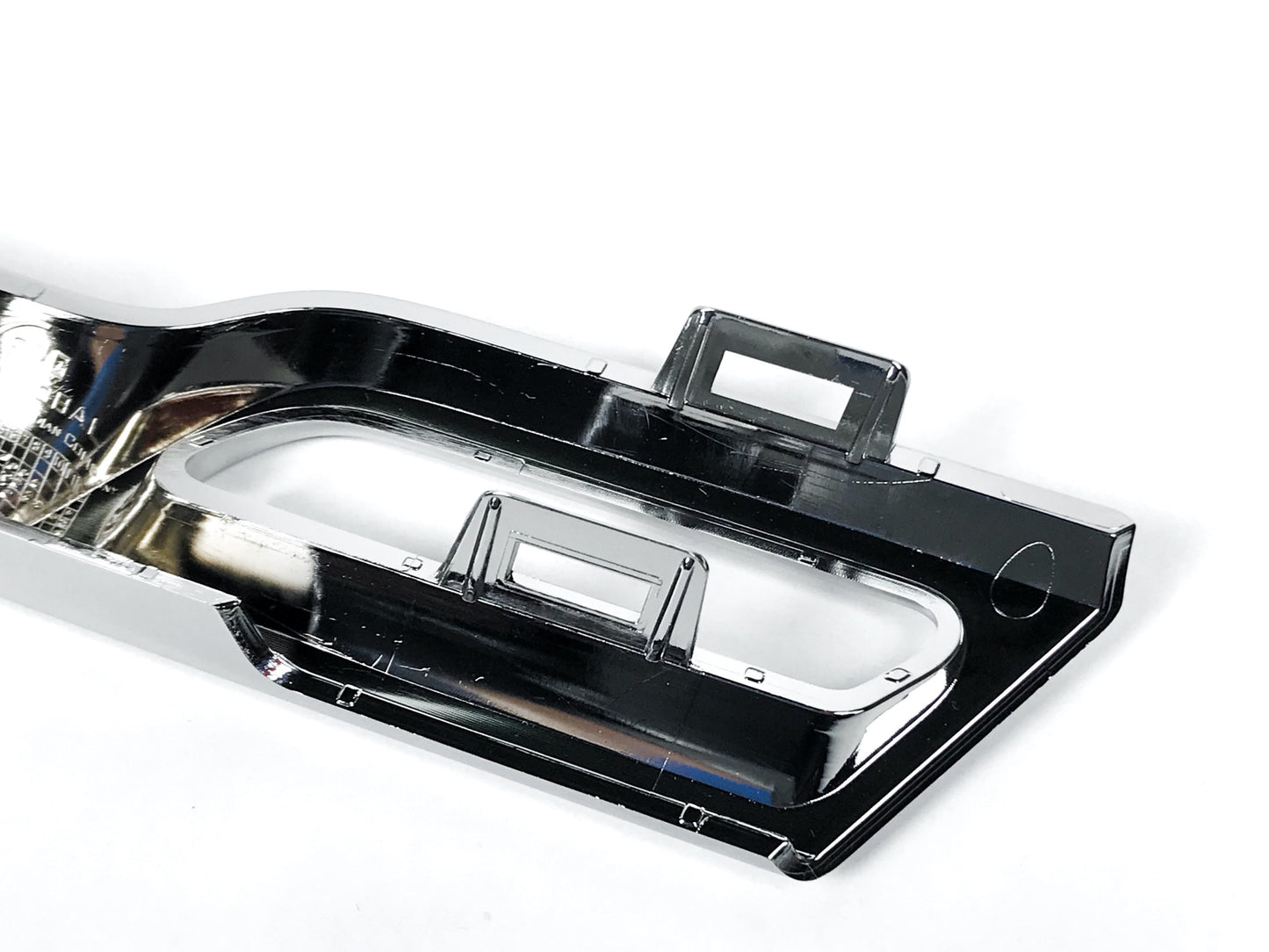 Pièce d'origine Baguette supérieure droite de calandre pour Dacia Duster I 623821847R.