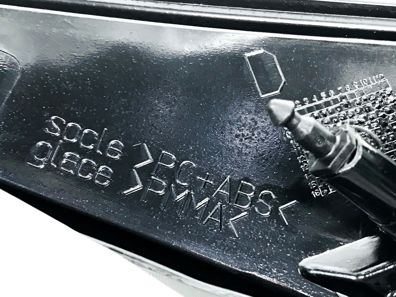 Pièce d'origine Feu arrière droit pour Renault Megane III phase 2 265500021R.