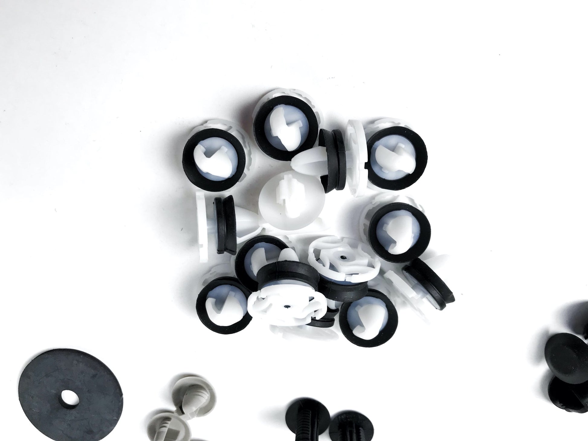 Pièce d'origine Kit de clips de fixation pour Renault Kangoo Grand 7703077476.