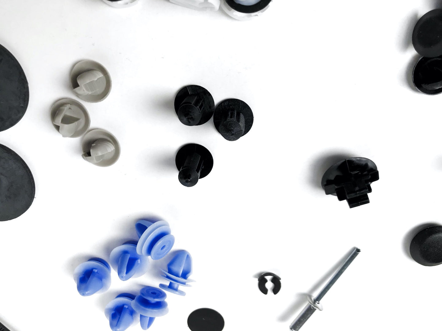 Pièce d'origine Kit de clips de fixation pour Renault Kangoo Grand 7703077476.
