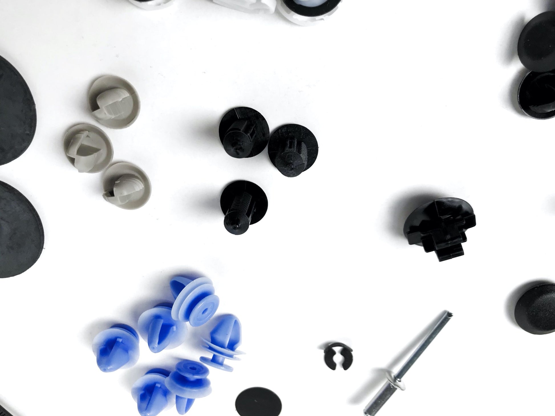 Pièce d'origine Kit de clips de fixation pour Renault Kangoo Grand 7703077476.