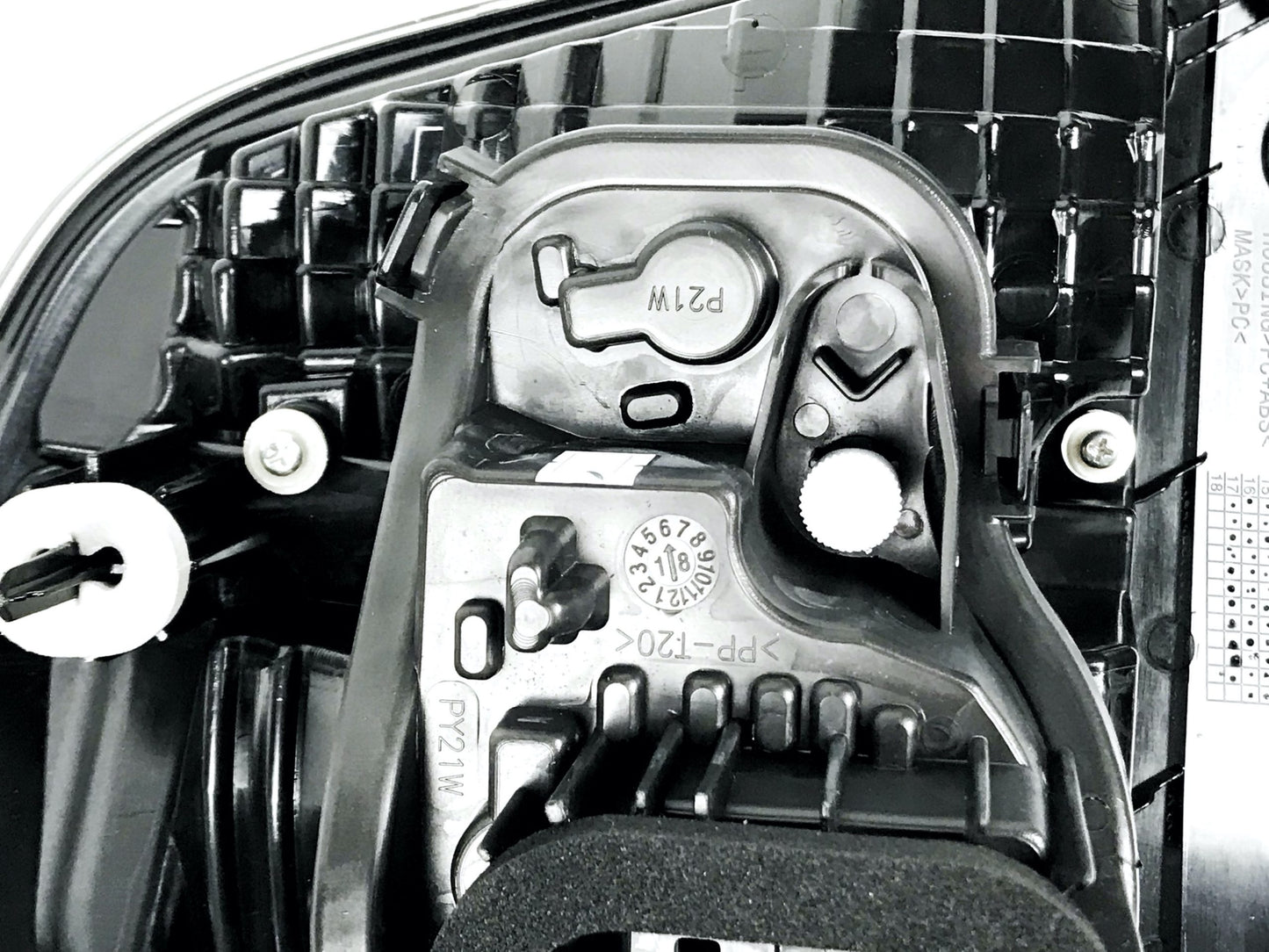 Pièce d'origine Feu arrière gauche pour Renault Twingo III 265555949R.