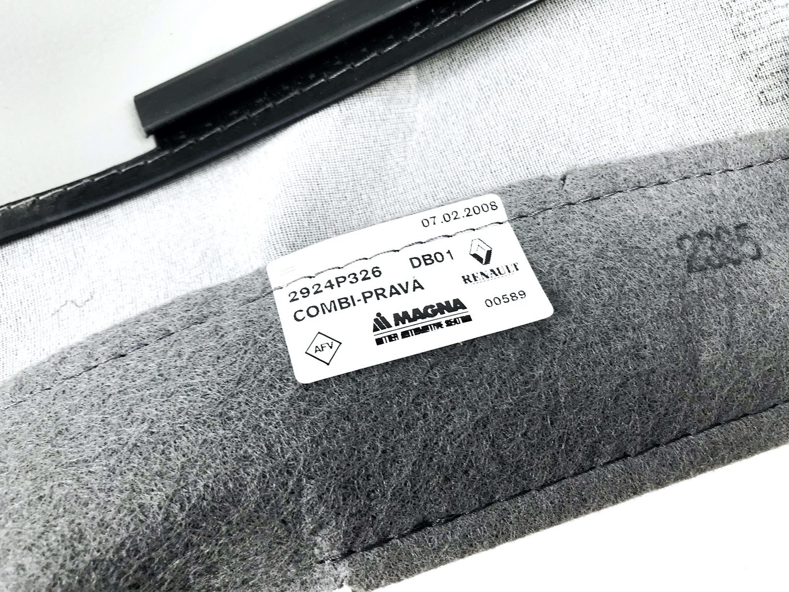 Pièce d'origine Housse de dossier de banquette arrière pour Renault Trafic II 7701064118.