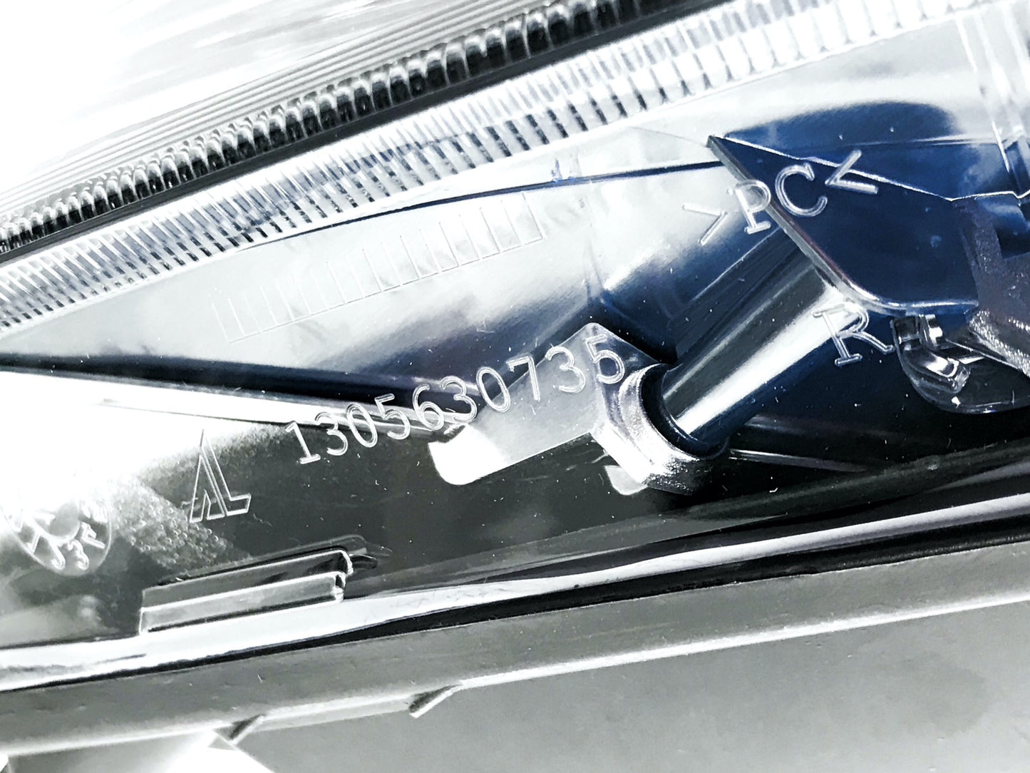 Pièce d'origine Phare droit pour Renault Fluence 260105585R.