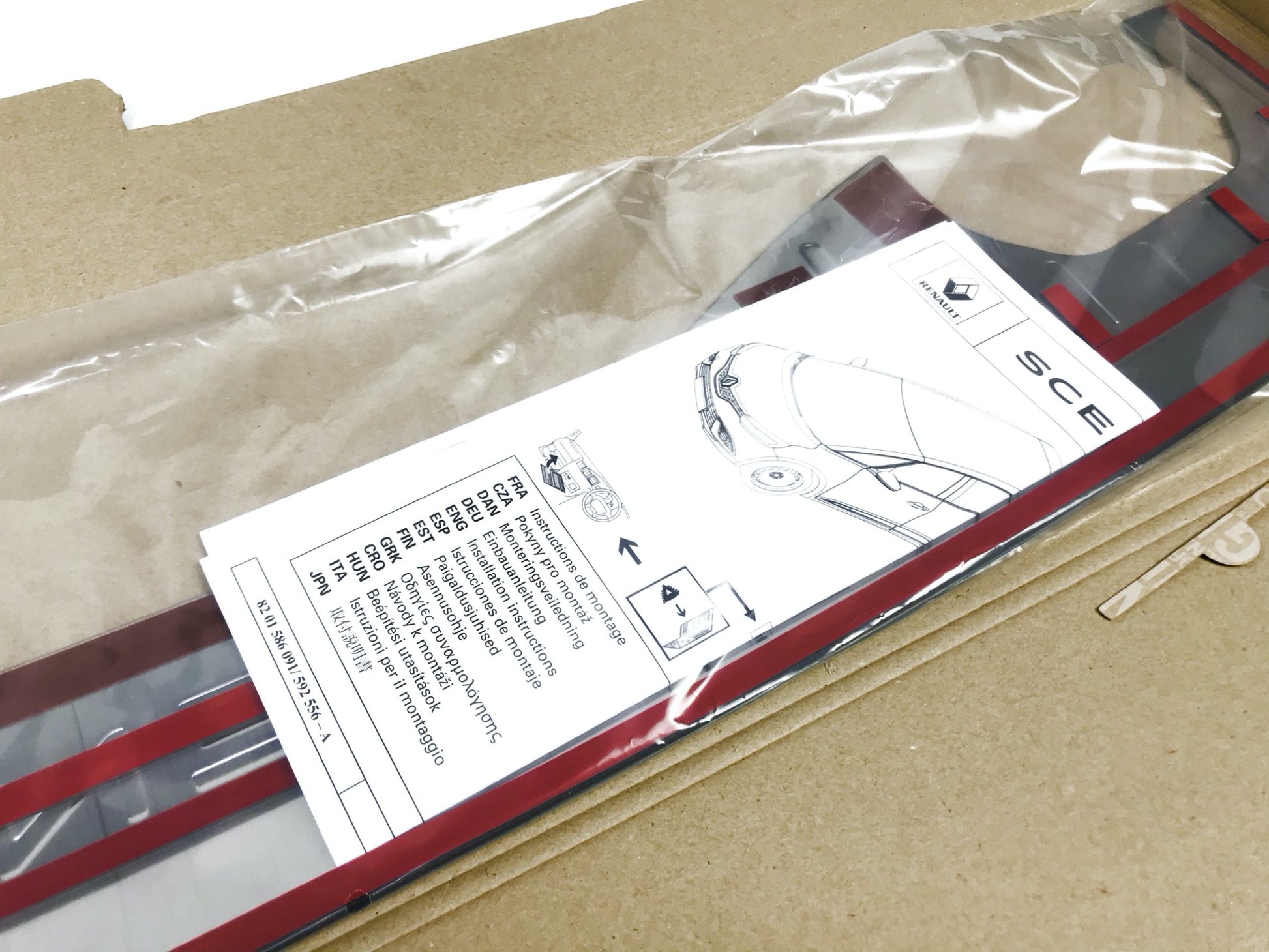 Pièce d'origine Garniture chromée de pare-chocs arrière pour Renault Scenic IV 8201592556.