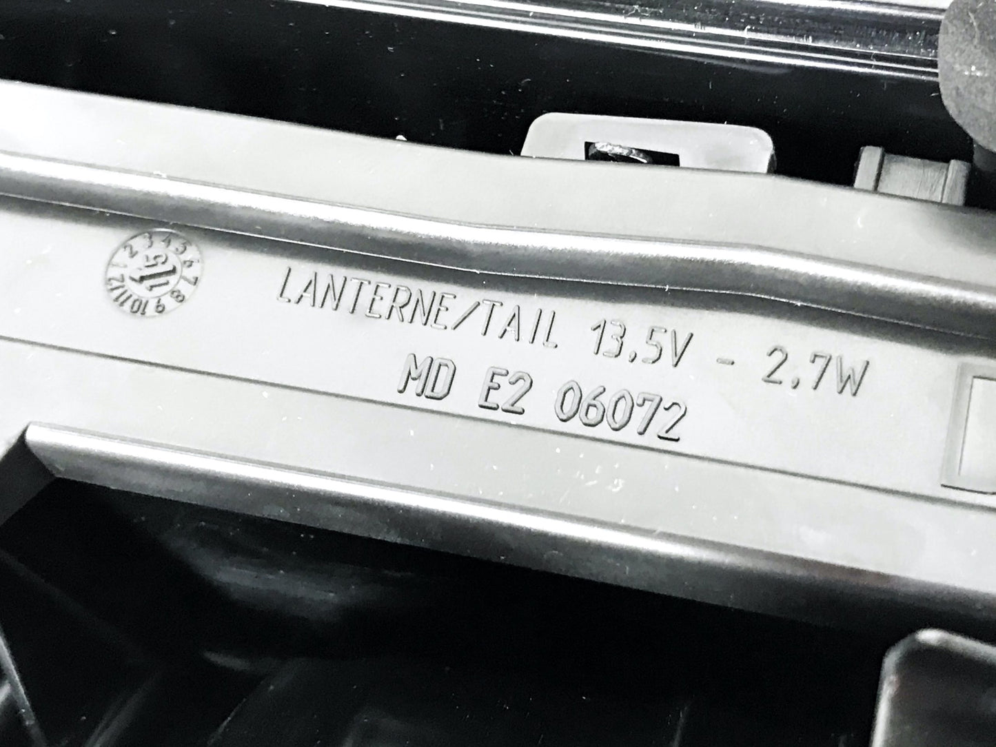 Pièce d'origine Feu arrière droit de hayon pour Renault Laguna III 265509589R.