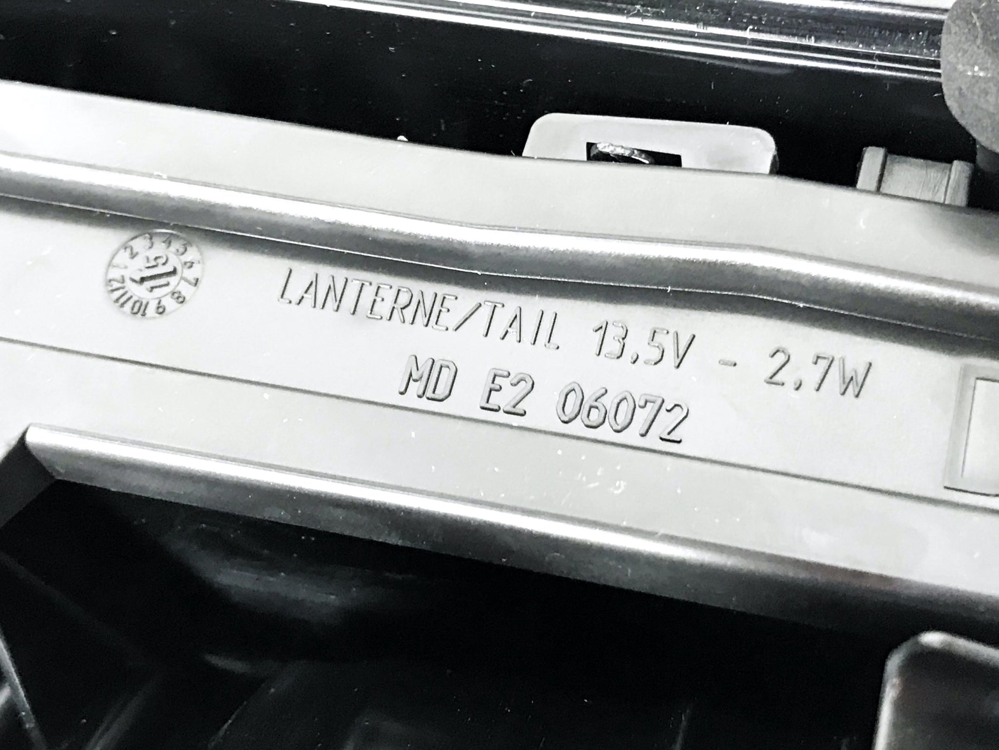 Pièce d'origine Feu arrière droit de hayon pour Renault Laguna III 265509589R.