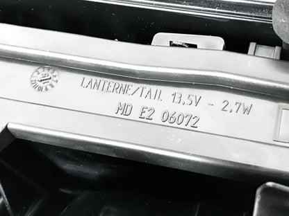 Pièce d'origine Feu arrière droit de hayon pour Renault Laguna III 265509589R.