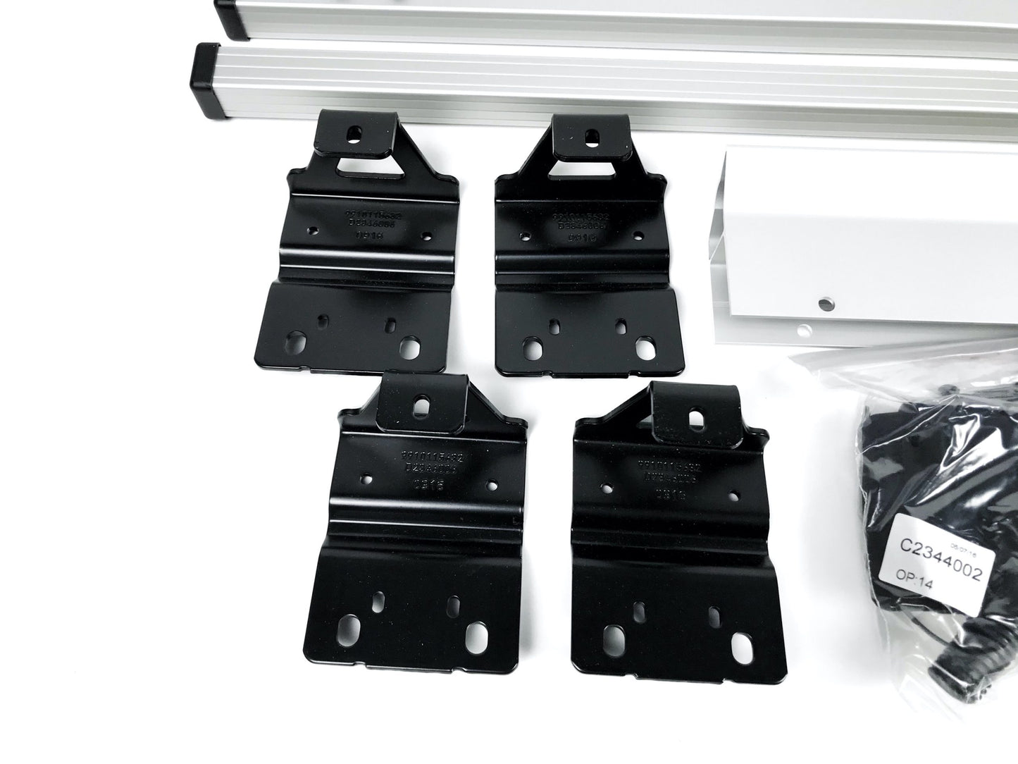 Pièce d'origine Barres de toit transversales pour Renault Master II Tech 7711425820 93167798 KE730.