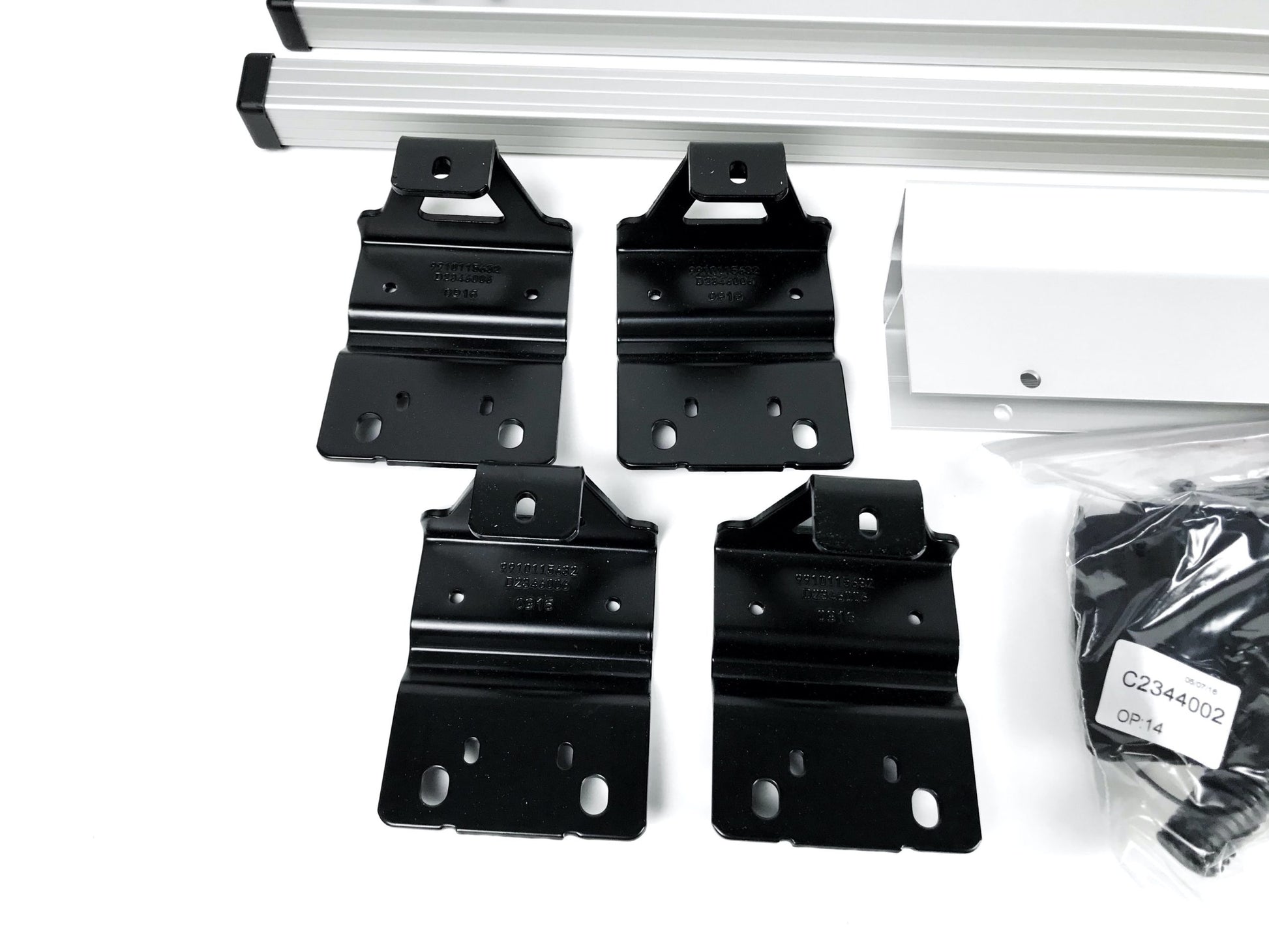 Pièce d'origine Barres de toit transversales pour Renault Master II Tech 7711425820 93167798 KE730.