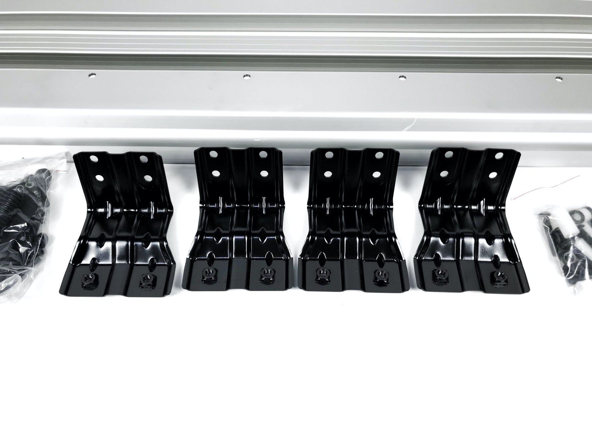 Pièce d'origine Barres de toit transversales pour Renault Master II Tech 7711425820 93167798 KE730.
