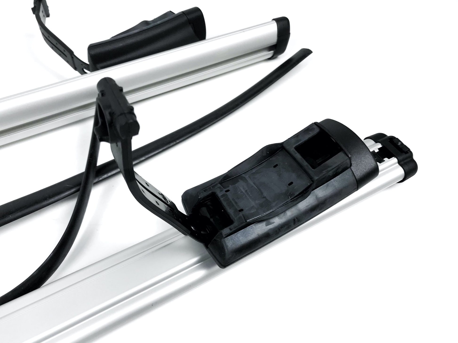 Pièce d'origine Barres de toit transversales aluminium pour Renault Megane Scenic III Grand 7711426186.