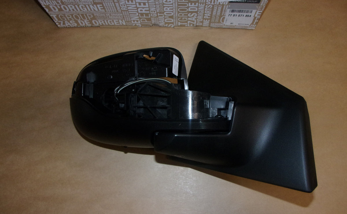 7701071864_1.JPG