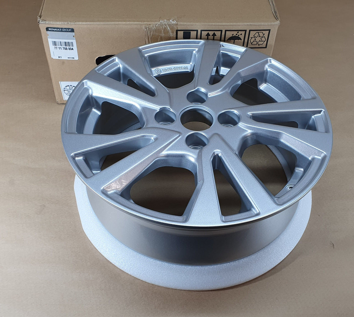 Jante en alliage pour Renault Twingo III 15-Cali — 7711788804 — vue 1