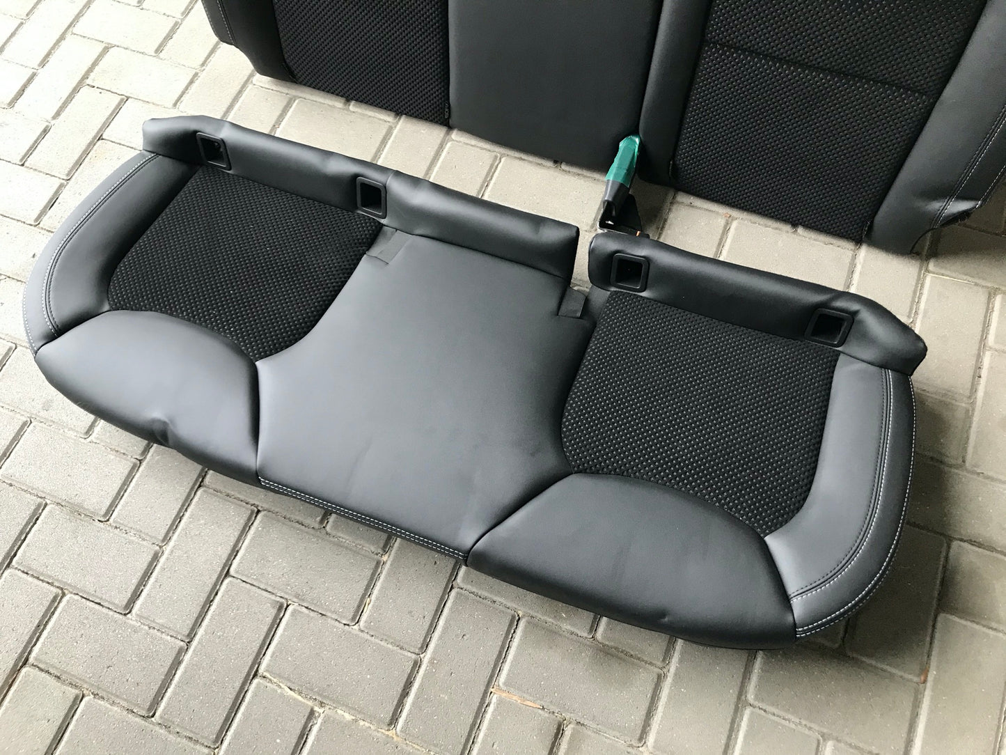 Pièce d'origine Banquette arrière cuir tissu noir pour Renault Clio IV KanapaClio