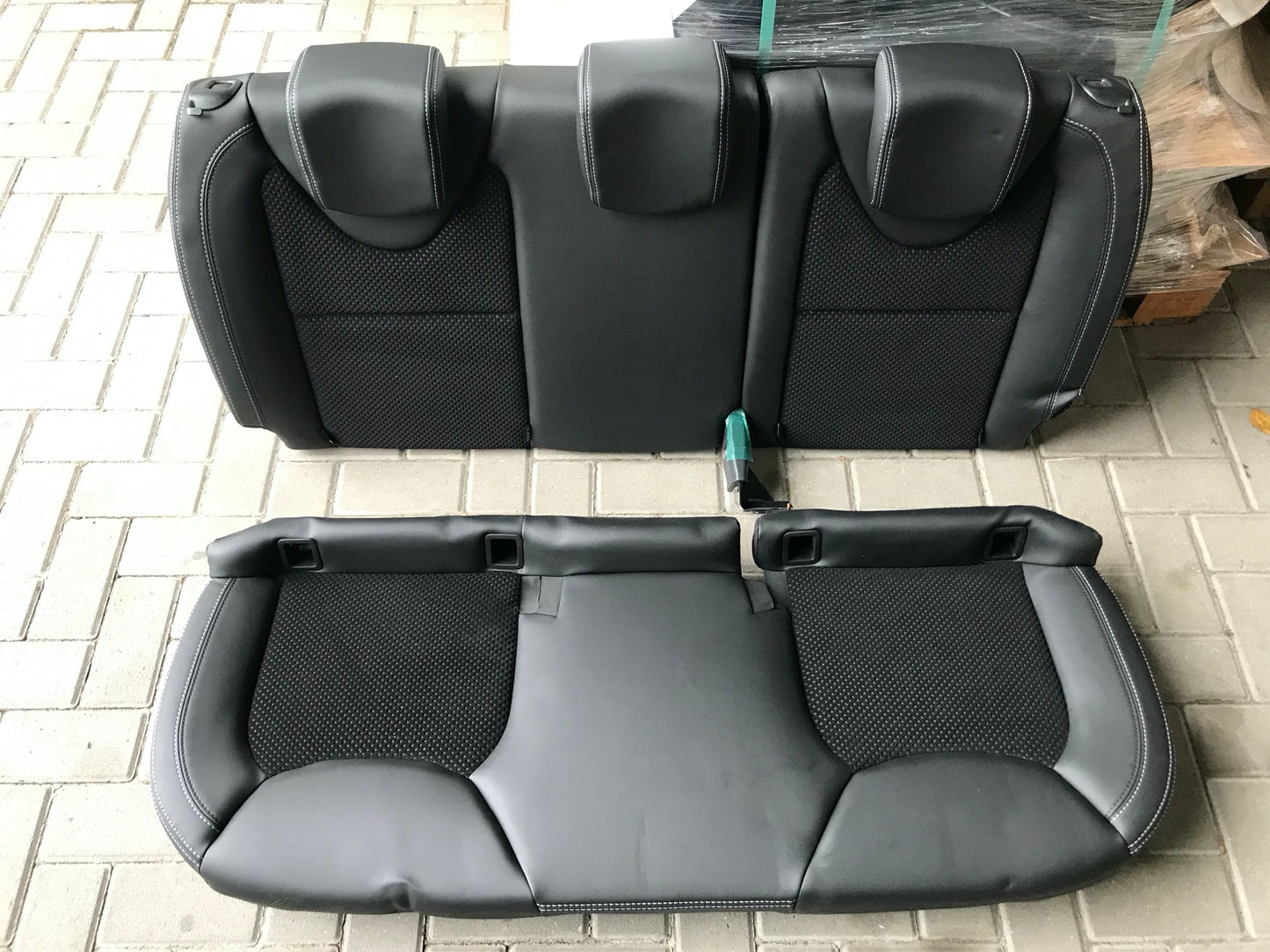 Pièce d'origine Banquette arrière cuir tissu noir pour Renault Clio IV KanapaClio